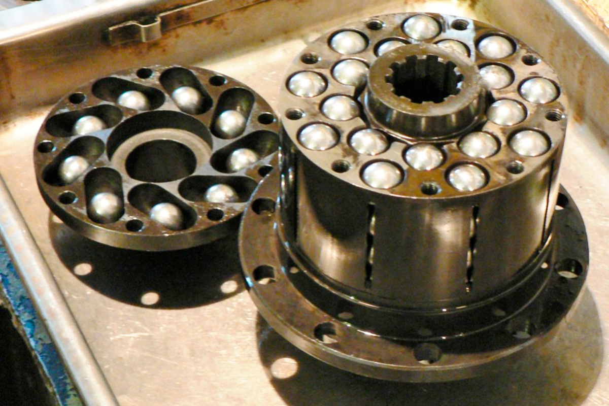 Ball-bearing self-locking differential