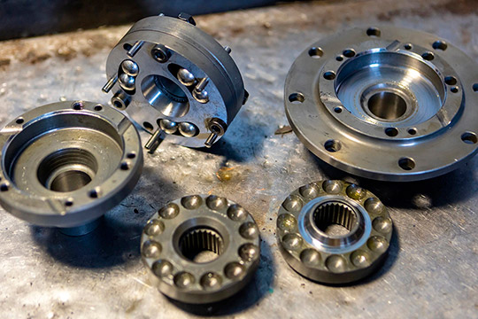 Roller-locker - a new type of self-locking differential